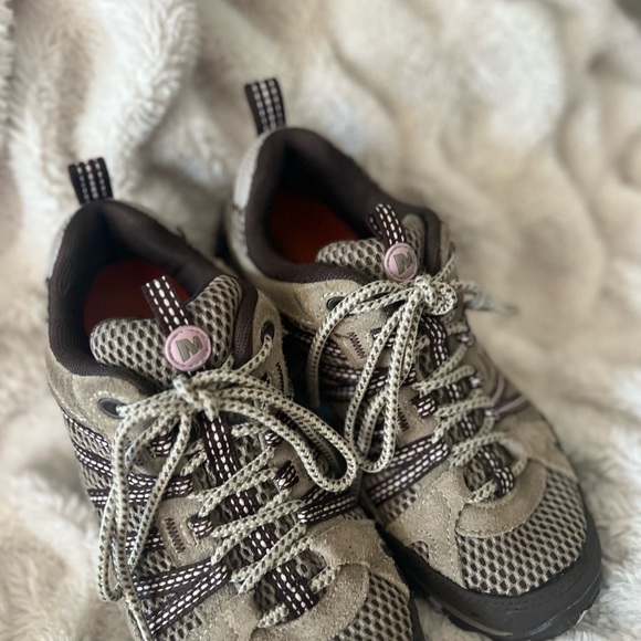 Merrell hiking shoes. Size 6.5 - Picture 3 of 4